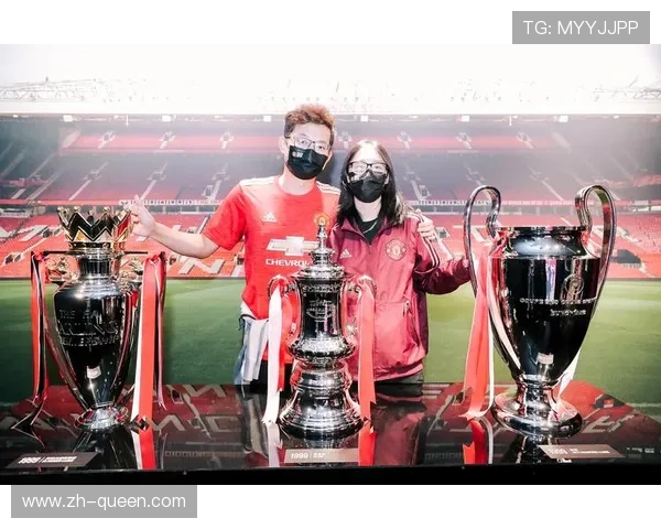 泰国曼城球迷因涉毒被捕,警方穿曼联球衣合影引争议 泰国曼城球迷因涉毒被捕,警方穿曼联球衣合影引争议